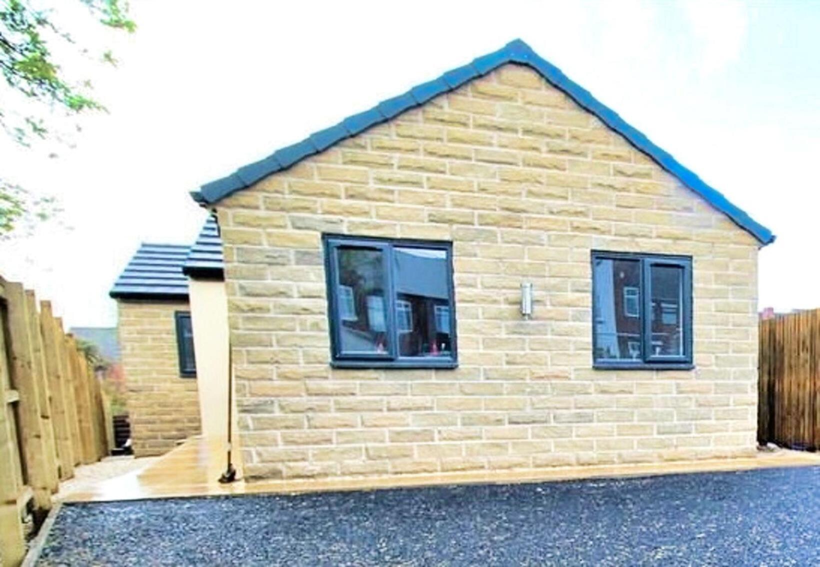 Rotherham - Rawmarsh - Great Customer Feedback - 2 Bed Bungalow - New Build - High End Furnishings - Wheel Chair Accessible - Large Enclosed Garden - Dog Friendly Kültér fotó