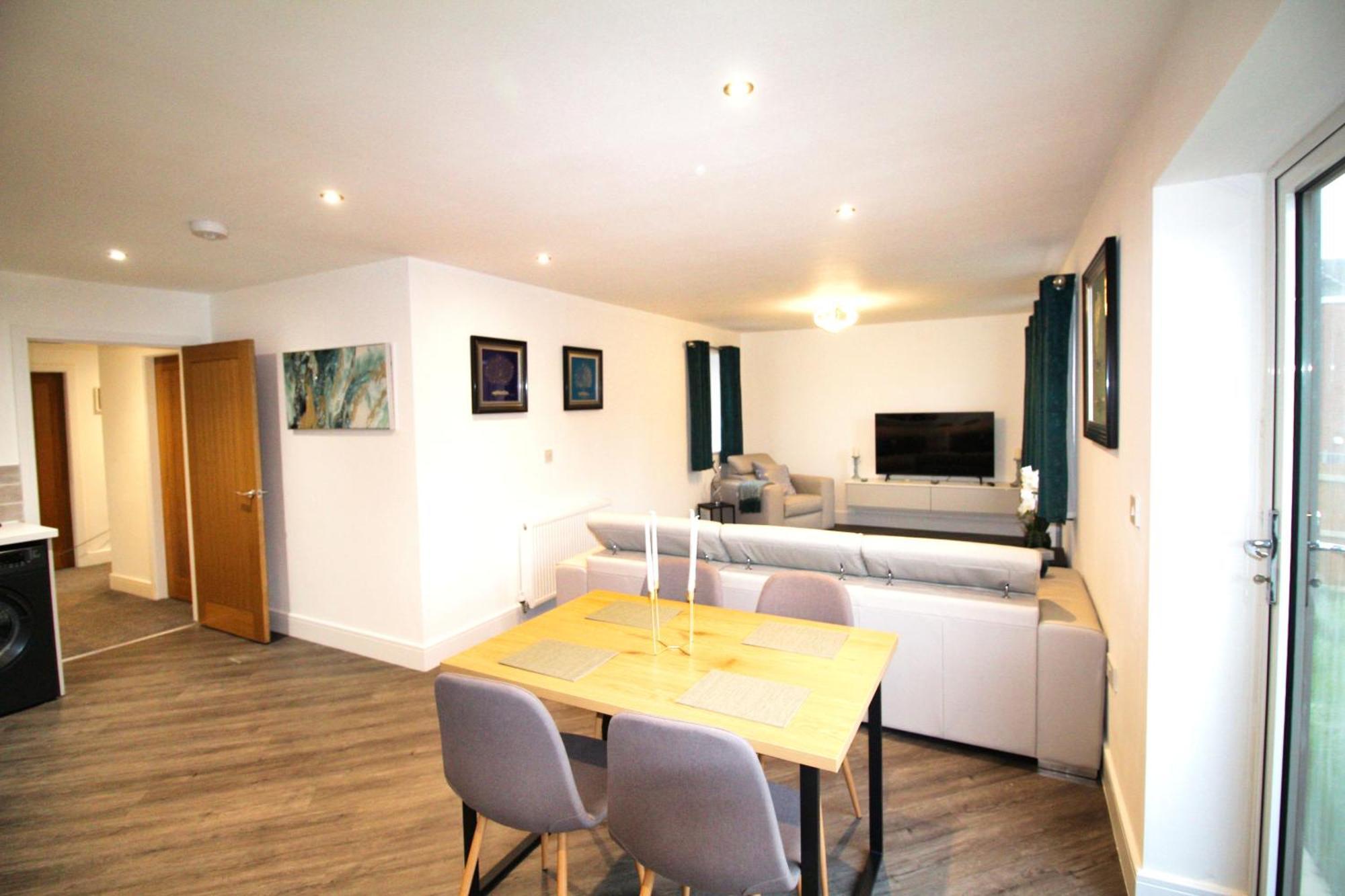 Rotherham - Rawmarsh - Great Customer Feedback - 2 Bed Bungalow - New Build - High End Furnishings - Wheel Chair Accessible - Large Enclosed Garden - Dog Friendly Kültér fotó
