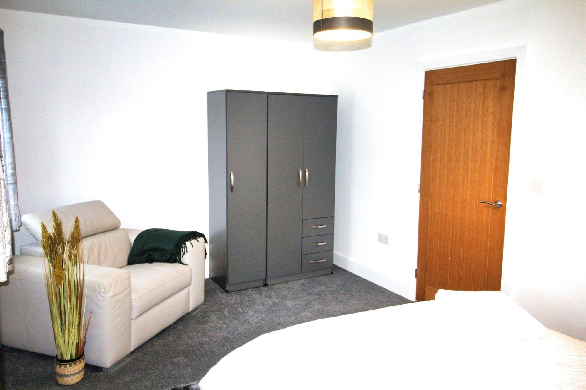 Rotherham - Rawmarsh - Great Customer Feedback - 2 Bed Bungalow - New Build - High End Furnishings - Wheel Chair Accessible - Large Enclosed Garden - Dog Friendly Kültér fotó