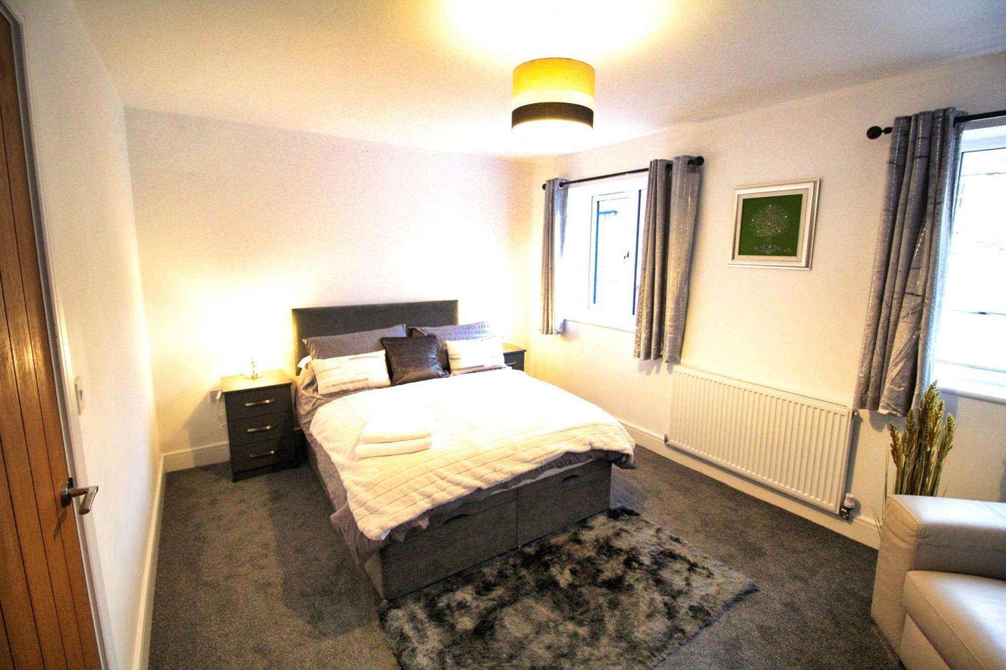 Rotherham - Rawmarsh - Great Customer Feedback - 2 Bed Bungalow - New Build - High End Furnishings - Wheel Chair Accessible - Large Enclosed Garden - Dog Friendly Kültér fotó