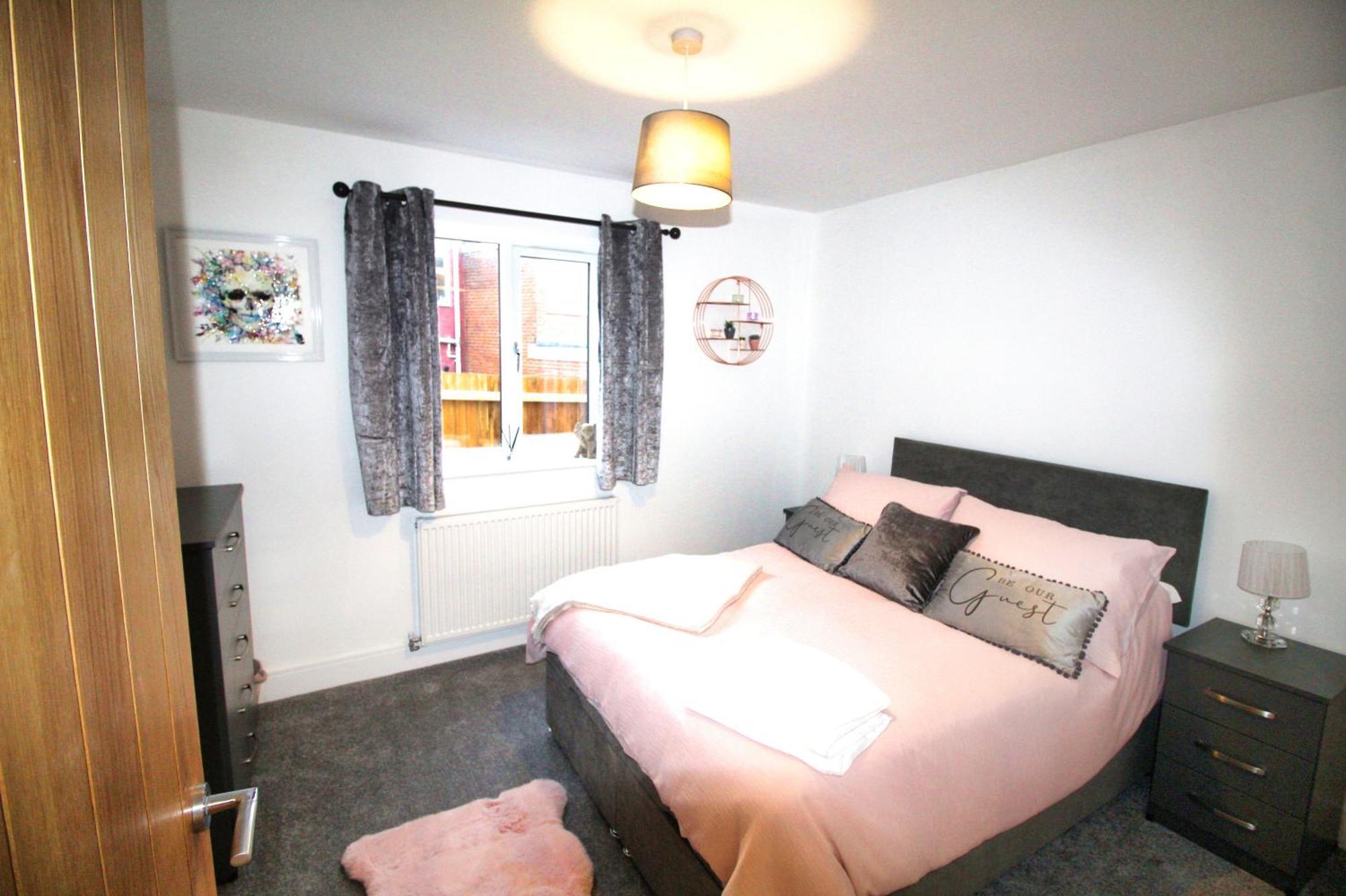 Rotherham - Rawmarsh - Great Customer Feedback - 2 Bed Bungalow - New Build - High End Furnishings - Wheel Chair Accessible - Large Enclosed Garden - Dog Friendly Kültér fotó