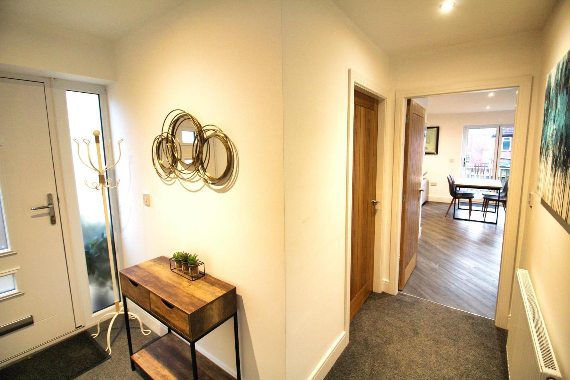 Rotherham - Rawmarsh - Great Customer Feedback - 2 Bed Bungalow - New Build - High End Furnishings - Wheel Chair Accessible - Large Enclosed Garden - Dog Friendly Kültér fotó