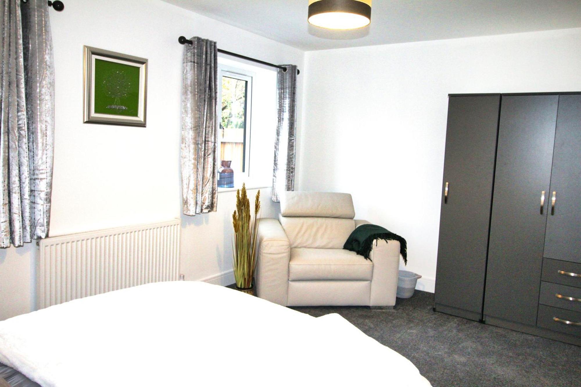 Rotherham - Rawmarsh - Great Customer Feedback - 2 Bed Bungalow - New Build - High End Furnishings - Wheel Chair Accessible - Large Enclosed Garden - Dog Friendly Kültér fotó
